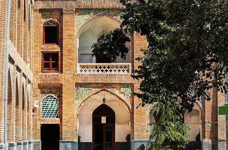 معرفی-جبهه-های-مختلف-مدرسه-عباسقلی-خان
