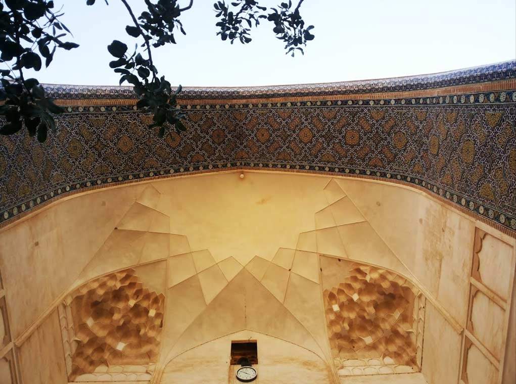 ایوان_آرامگاه_در_شیخ_احمد