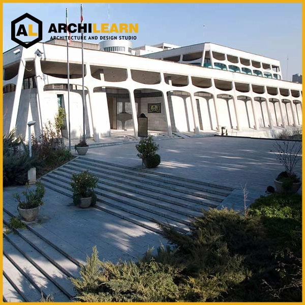 موزه فرش ایران از آثار عبدالعزیز فرمانفرمائیان