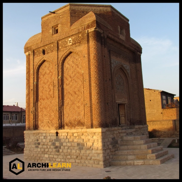 نقوش اسلامی در گنبد سرخ مراغه