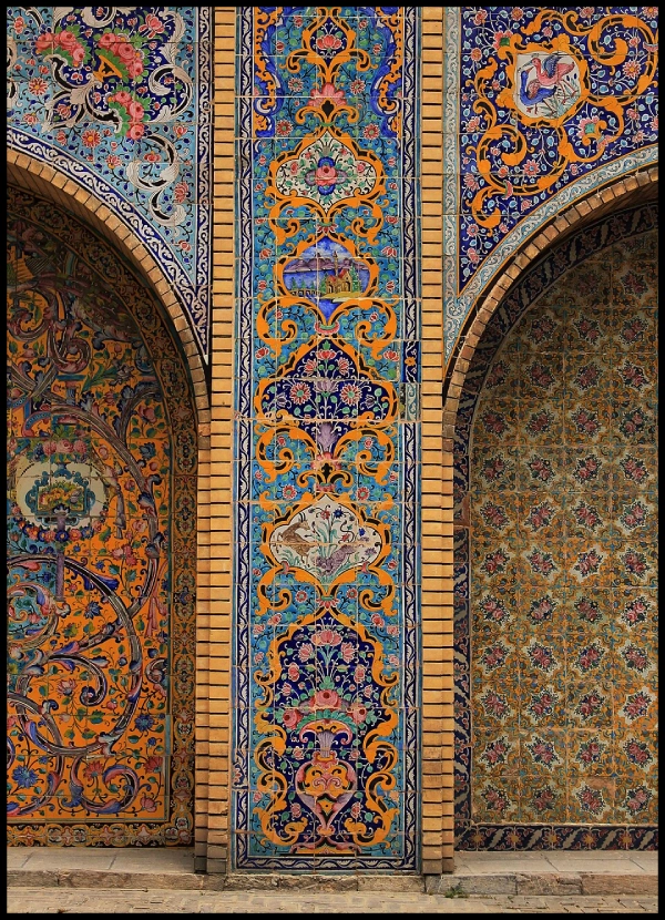 کاشی کاری حیاط